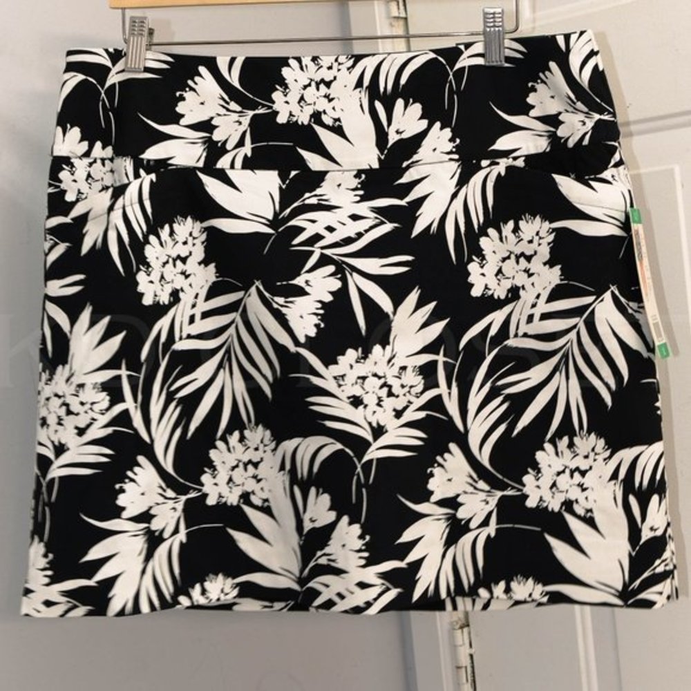 Ladies' Black‎ Floral Skort Pull-On, Tummy Control Waistband S.C. & CO